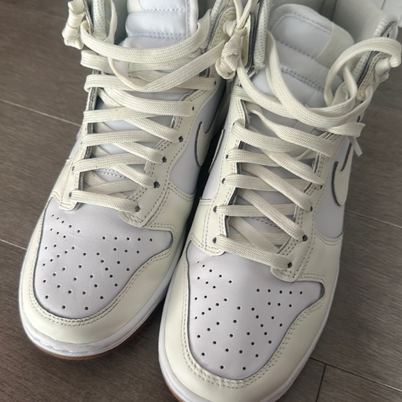 Nike High top dunks gum bottom - Picture 3 of 9